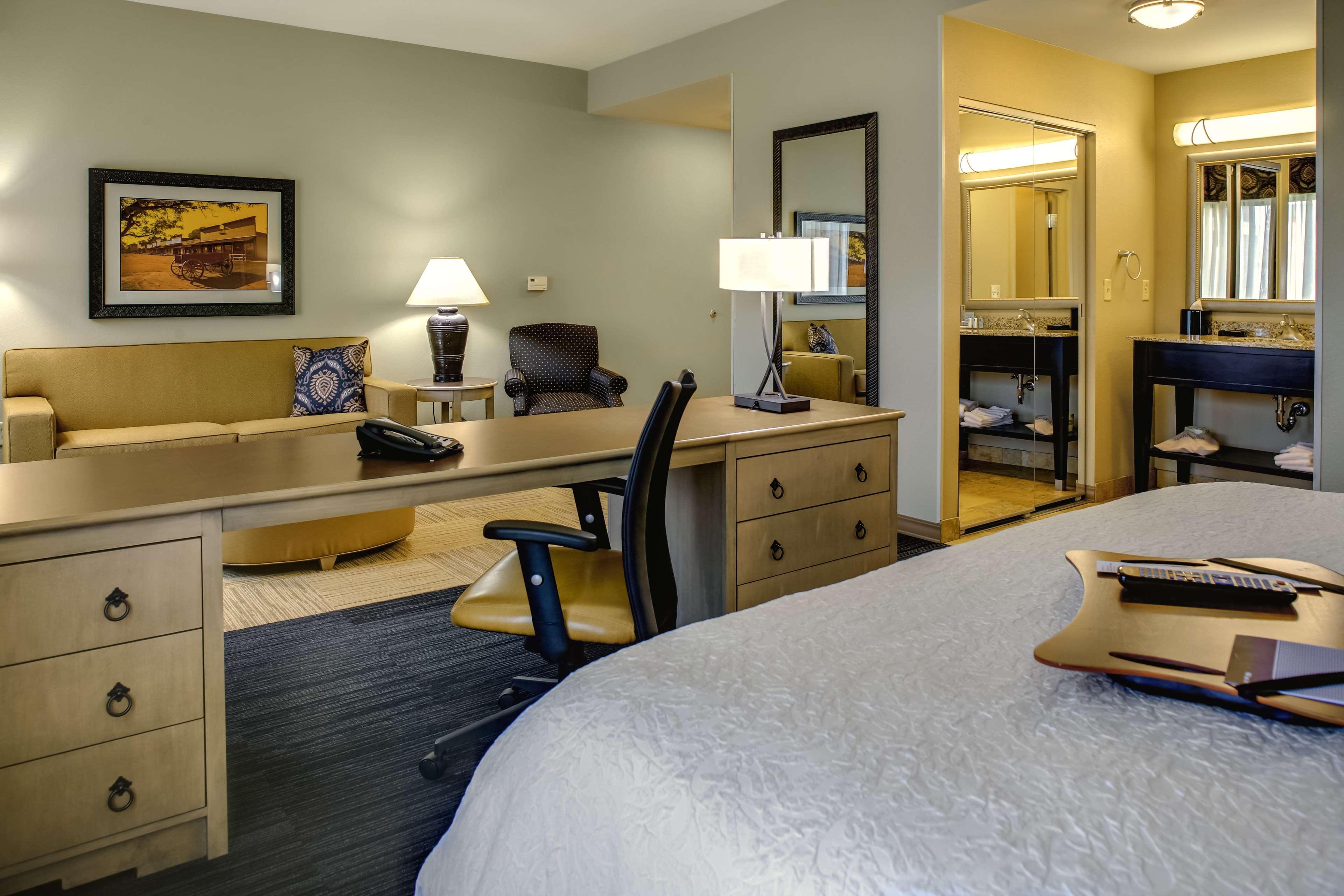 Hampton Inn & Suites Dodge City Boot Hill Casino Kültér fotó